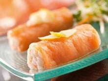 Rouleaux de Saumon Fumé au tartare de St Jacques