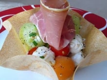 Billes de légumes en panier de brick