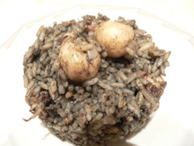 Risotto coloré à l'encre de seiche