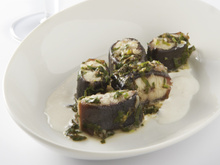 Anguille au vert, émulsion à l'ail et frites au vinaigre