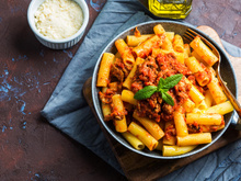 "C’est un plat de fête, c’est le plat du dimanche" : Julie Andrieu nous embarque en Italie avec sa recette de Ragù napolitain !