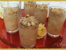 Crumble de poires confites, amandes et pignons de pin