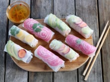 Rouleaux de printemps végétariens multicolores