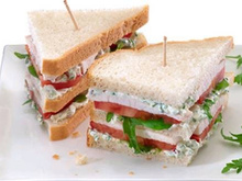 Sandwich au poulet, Philadelphia et herbes aromatiques