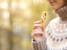 Quelles barres de céréales choisir au supermarché ? Une diététicienne répond !