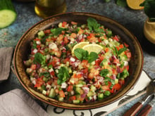 Cette recette traditionnelle persane est la meilleure façon de manger vos tomates et concombre sous la chaleur