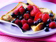 Tartines de pain perdu aux fruits rouges