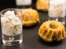 Mini kouglof escargots tomates séchées et chantilly au roquefort