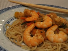 Crevettes sautées sauce soja pour le Nouvel An Chinois