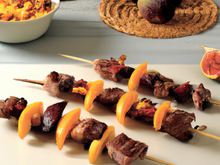 Brochettes de magret de canard, maïs, abricots et figues