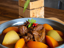 Tajine de bœuf aux poires caramélisées