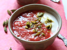 Compote de rhubarbe à l'eau de rose et à la cardamome
