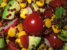 Salade au quinoa rouge
