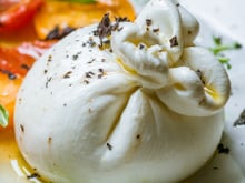 Ni tomates ni pâtes : la recette inattendue de Laurent Mariotte pour savourer la burrata