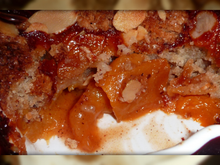 Pêches au Cidre Caramélisé en Crumble Noisettes et Amandes