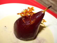 Poire guyot pochée au vin rouge à la vanille