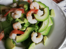 Salade crevettes, concombre et avocat