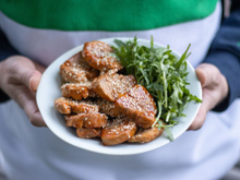 Filet mignon de porc caramélisé et salade de roquette