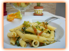 Penne rigate aux courgettes et fleurs de courgettes