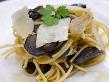 Spaghetti sautés aux cèpes en persillade et parmesan