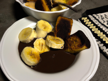 Fondue au chocolat noir et pain perdu à la banane