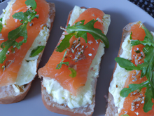Toasts de saumon fumé à la mozzarella