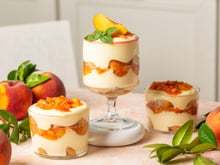 Ce tiramisu aux pêches ultra frais est le dessert parfait pour dire adieu à l'été