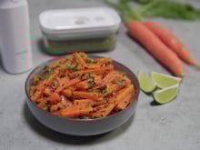 Carottes à la chermoula et pesto de fanes de carottes