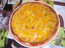 Tarte aux pêches sur crème d'amandes