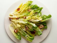 On a tranché : doit-on mettre des anchois dans la salade César ?