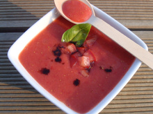 Soupe de fraise et tomate au vinaigre balsamique