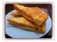 Focaccia fourrée aux poivrons, jambon et scamorza fumée