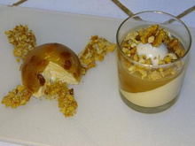 Panacotta au roquefort, Gelée de muscat et poires pochées, Crumble aux noix