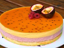 Bavarois coloré framboises et fruits de la passion