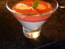 Mousse au chocolat blanc et son coulis de gariguettes à la menthe