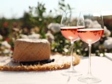 La cheffe trois étoiles Anne-Sophie Pic dévoile l’un de ses rosés préférés pour l’été et il coute moins de 30 € !