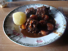 Carbonnade flammande et ses pommes de terre caquettes