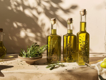 Comment faire des huiles aromatisées maison pour donner du pep’s à vos salades de l’été ?