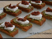 Canapé de pain d'épices à la méditerranéenne