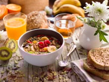 Café, fruits, noix, voici pourquoi il faut absolument privilégier ce type d’aliments d’après ce spécialiste