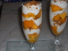 Coupes de pêche au fromage blanc vanillé