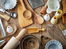 Moule à gâteau, paille, verre : une enquête pointe le potentiel danger de certains contenants alimentaires