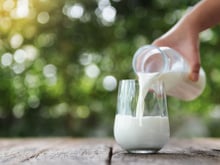 Entre le lait entier, demi-écrémé ou écrémé : lequel privilégier au quotidien ?