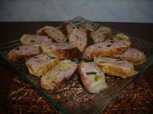 Bouchée feuille de brick, olives et amandes