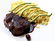 Filet de bœuf, cerises et poivre chaud aux deux tagliatelles