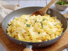 Pâtes aux œufs brouillés : la recette de la flemme parfaite pour le dimanche soir