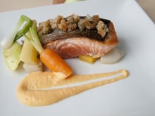 Pavé de saumon de Norvège à l'unilatérale, grenobloise et crème de courge