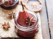 3 façons de faire des poires pochées