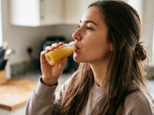 Immunité, détox : le shot de gingembre est-il un vrai remède miracle ou seulement du marketing ?