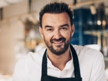 “Ils n’y avaient pas cru” : Cyril Lignac révèle que M6 avait d'abord refusé l’idée de Tous en cuisine, avant un bouleversement qui a tout changé